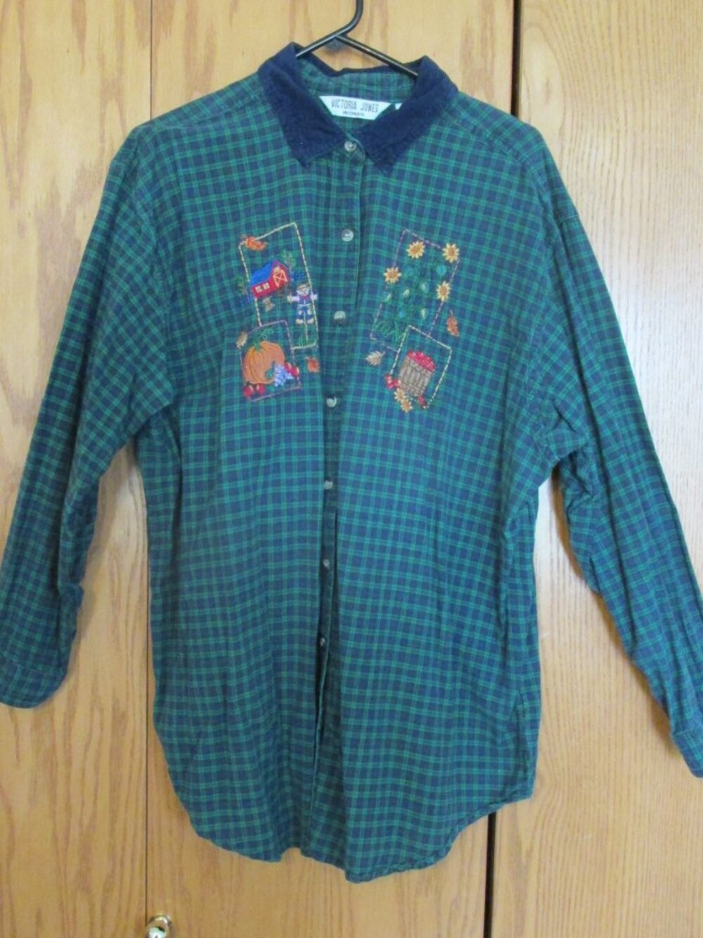 VICTORIA JONES WOMEN'S SIZE 24 W SHIRT NAVY & GREEN PLAID FARMER'S MARKET BUTTON